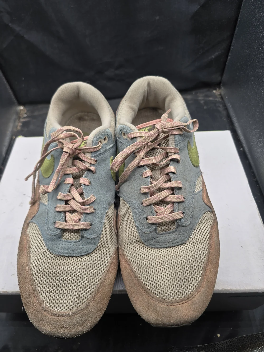 Nike Low-Top Sneakers in‎ Beige, Light Blue & Pink with Lime Swoosh